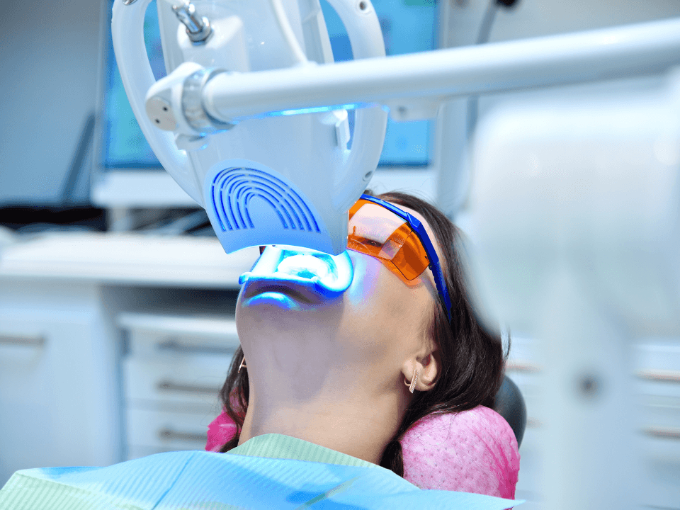 ฟอกสีฟัน (Teeth whitening)
